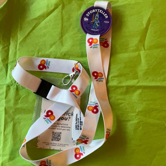 🔵🟡🟣 LEGO LE LANYARD WITH COLLECTABLE POPS 🟣🟡🔵 - Picture 7 of 16